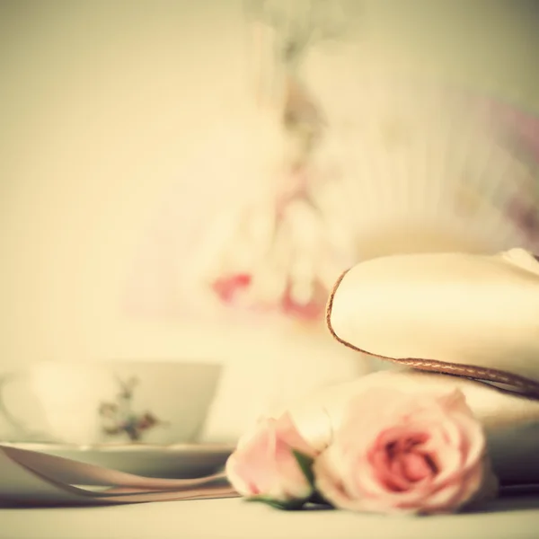 Ballet shoes and roses — Stock Photo, Image