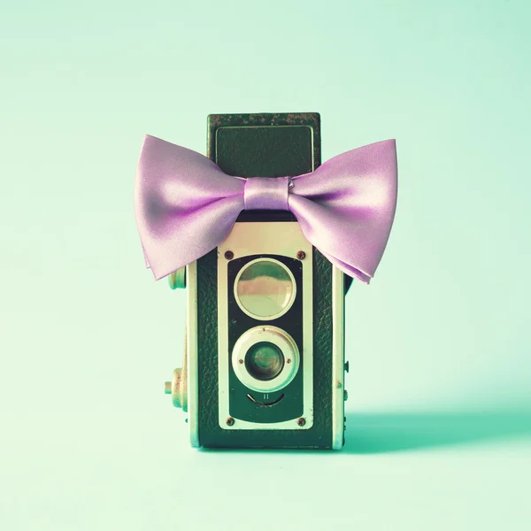 Vintage camera and bow tie — Stock Photo, Image