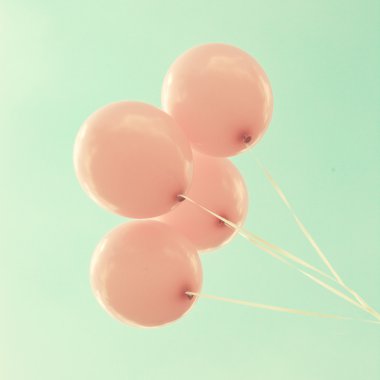 dört vintage pembe balonlar