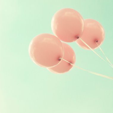 dört vintage pembe balonlar