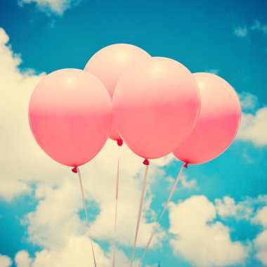 gökyüzü üzerinde pembe balonlar