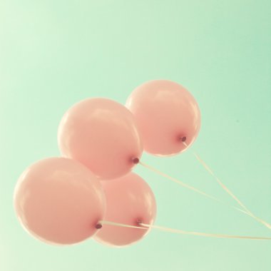 dört vintage pembe balonlar