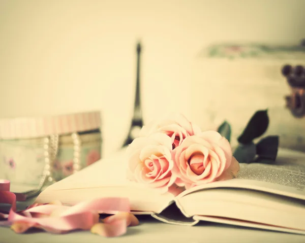 Vintage Roses on book — Stock Photo, Image