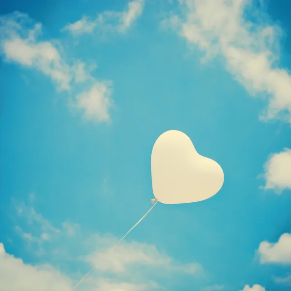 Balon serce starodawny niebie — Zdjęcie stockowe