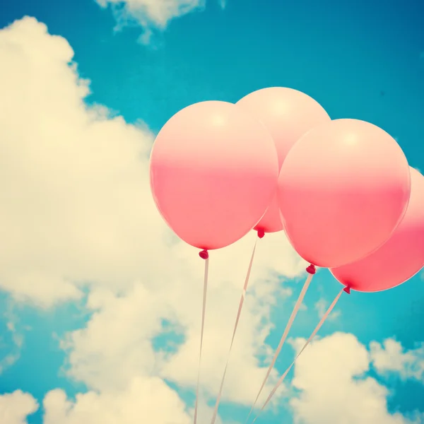 Ballons roses sur le ciel — Photo