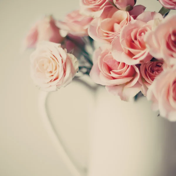 Pink roses in vintage vase — Stock Photo, Image