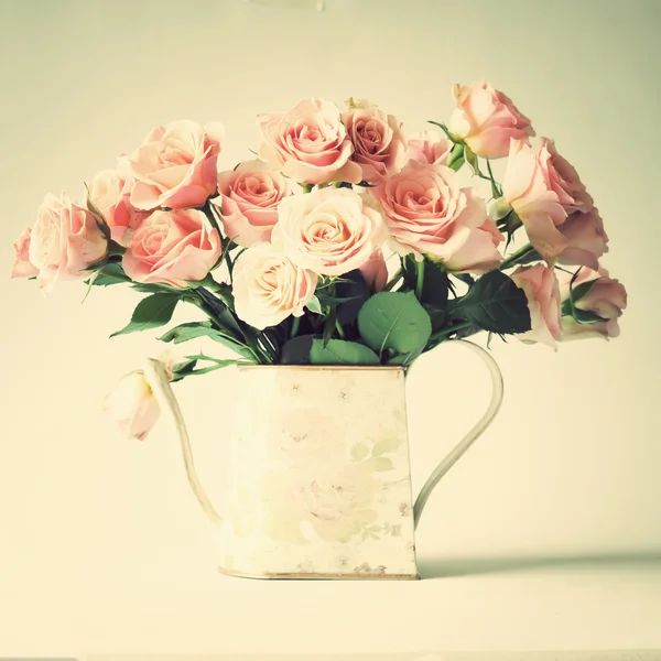 Pink roses in vintage vase — Stock Photo, Image