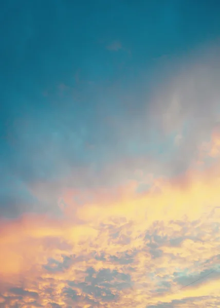 Bulutlu gökyüzü günbatımı — Stok fotoğraf