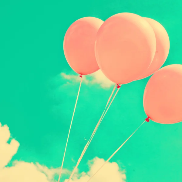 Różowy balony na niebo retro — Zdjęcie stockowe