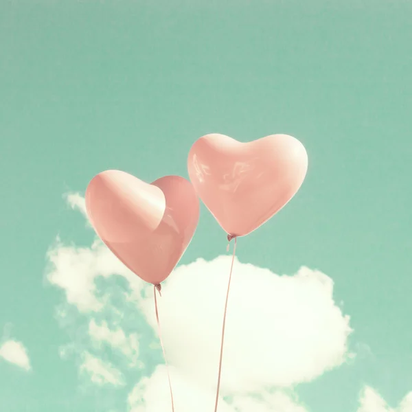 Globos de amor en el cielo de menta — Foto de Stock