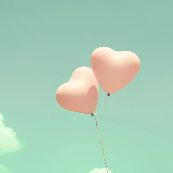 Palloncini cuore su cielo vintage — Foto Stock