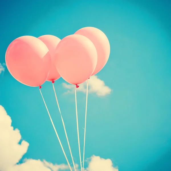 Ballons roses sur le ciel — Photo
