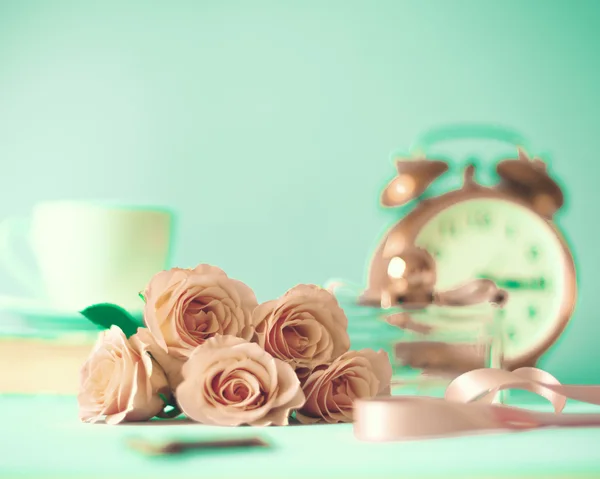 Vintage Still Life with Roses — Stock Photo, Image