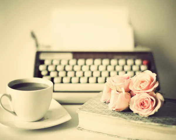 Vintage Still Life with Roses — Stockfoto