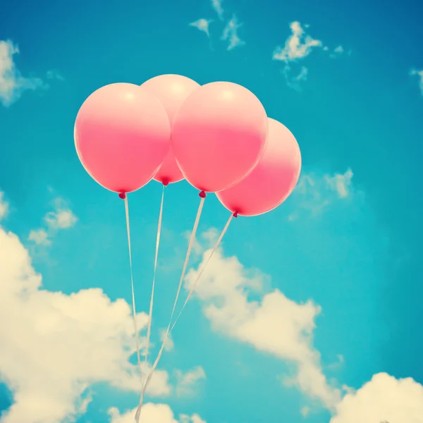 Globos rosados en el cielo — Foto de Stock