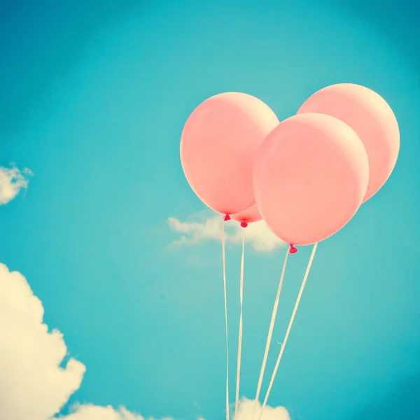 Ballons roses sur le ciel — Photo