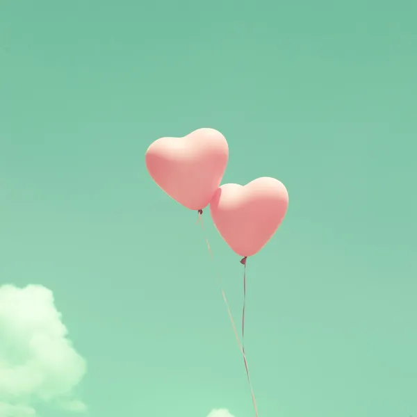 Balónky srdce na vinobraní sky — Stock fotografie