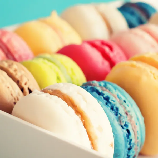 Güzel ve renkli Fransızca macaroons — Stok fotoğraf