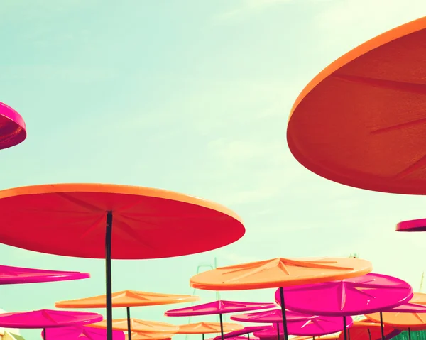 Umbrellas on beach — Stock Photo, Image