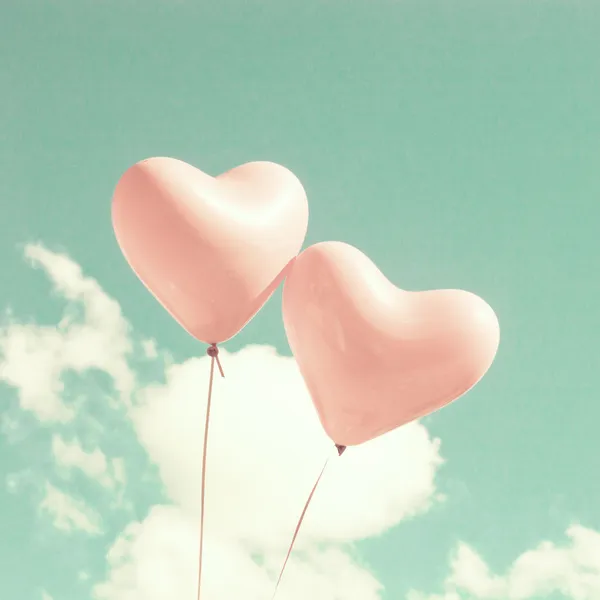 Globos de amor en el cielo de menta — Foto de Stock