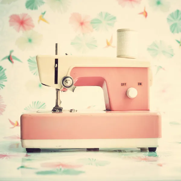 Vintage sewing machine — Stock Photo, Image