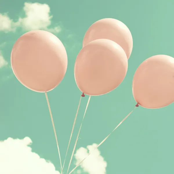 Чотири рожеві вінтажні кульки — стокове фото