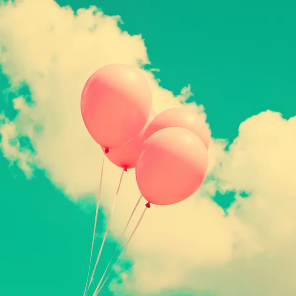 Globos rosados en el cielo — Foto de Stock