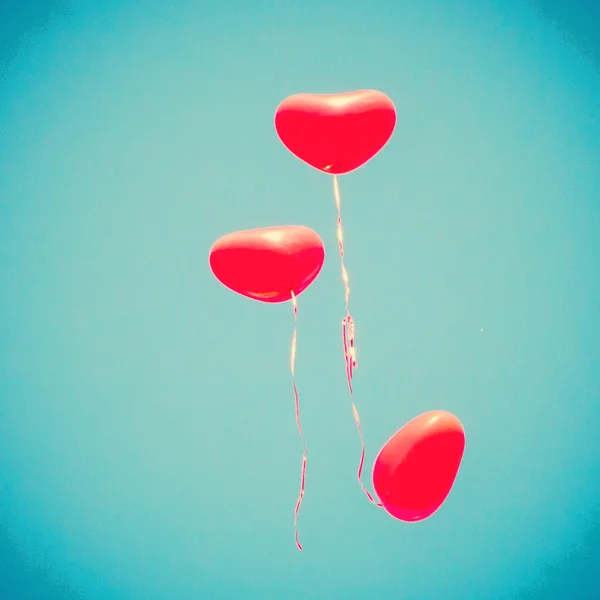 Palloncini d'amore sul cielo blu — Foto Stock