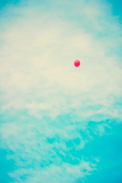 Ballon rouge en vol — Photo