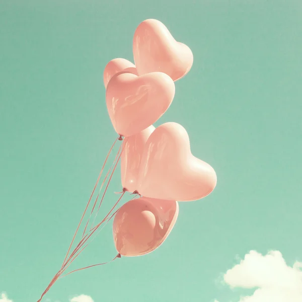 Balões de amor no céu de hortelã — Fotografia de Stock