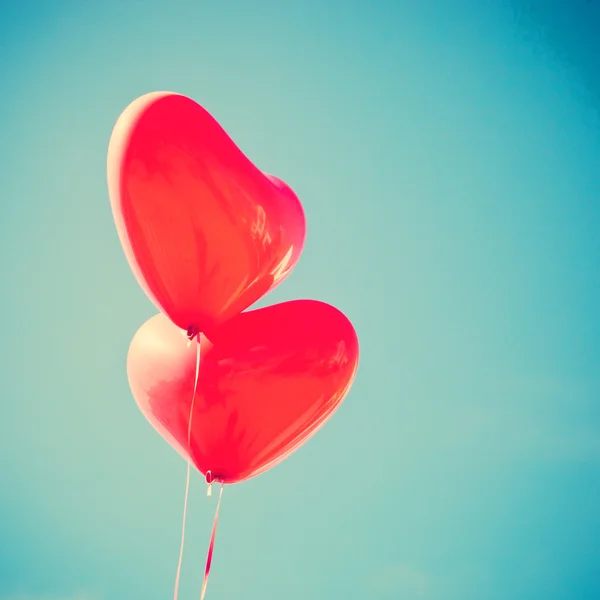 Globos de amor retro en el cielo — Foto de Stock