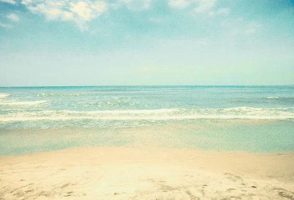 Бирюзовый ретро-пляж — стоковое фото