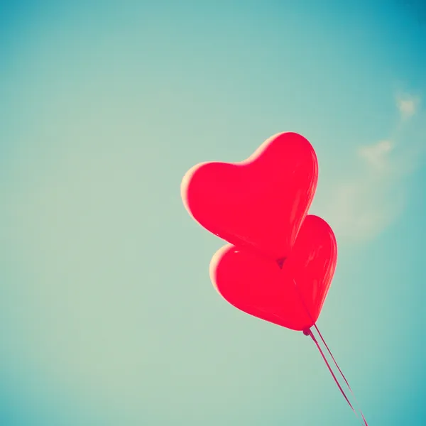 Globos de amor retro en el cielo —  Fotos de Stock