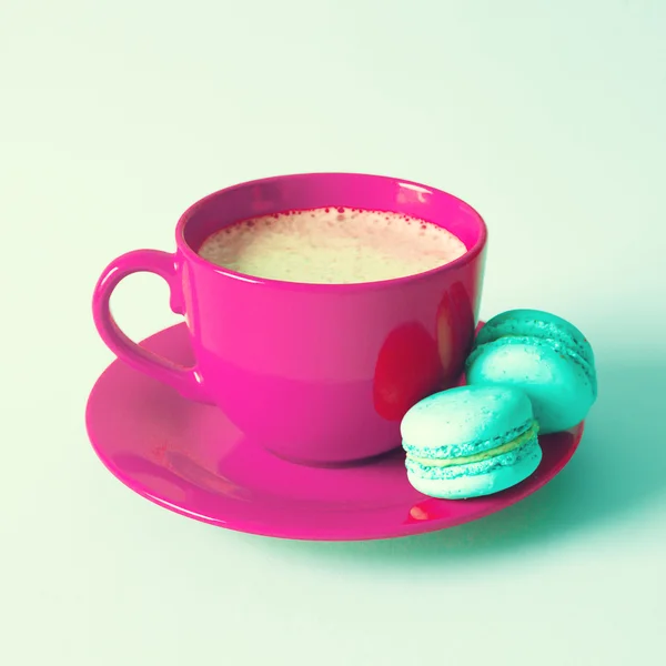 Cup of tea or coffee and macaroons — Stock Photo, Image