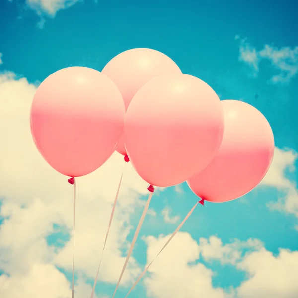 Balões cor-de-rosa no céu — Fotografia de Stock