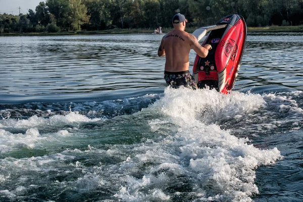 Uomo Che Guida Uno Scooter Acqua Fiume Una Giornata Estiva — Foto Stock