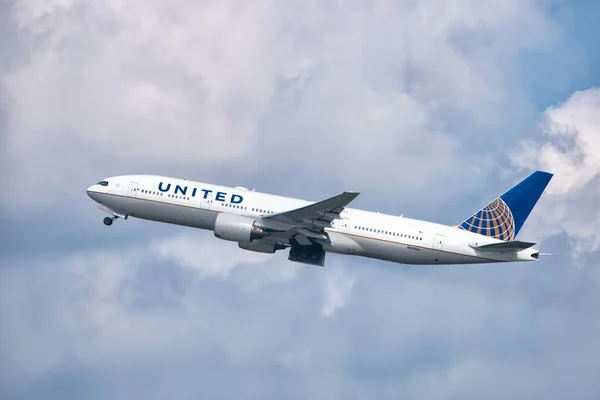 Großer United Jet Hebt Bei Blauem Himmel München Deutschland September — Stockfoto