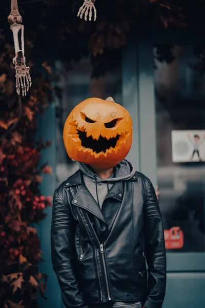 Guy with a pumpkin head poses for the camera — Stock Photo, Image