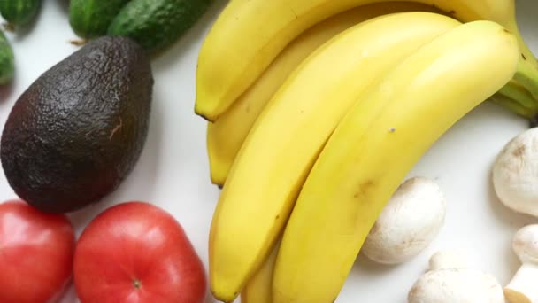 Verduras frescas y saludables para una dieta saludable. Concepto de comida saludable — Vídeo de stock