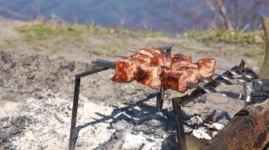 Parkta ızgara sezonu. Bahar yaz ızgarası.