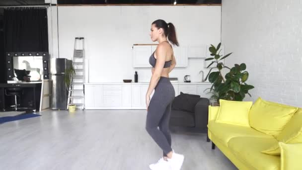 Hermosa Joven Haciendo Ejercicios Abdominales Habitación Fitness Deporte Entrenamiento Concepto — Vídeos de Stock