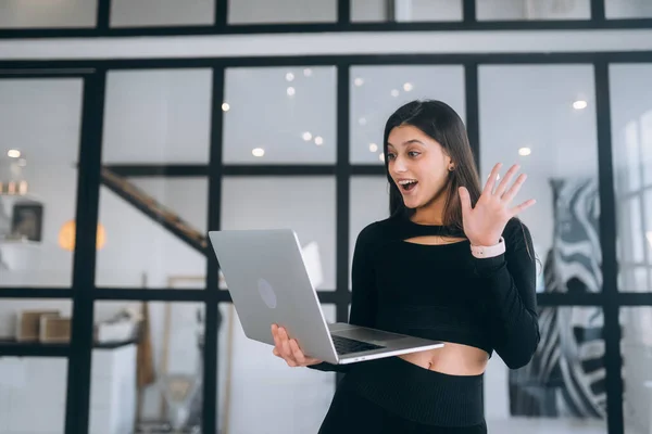 Young Woman Sports Suit Standing Holding Laptop Her Hands Home — Foto Stock