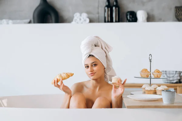 Fashion Woman Morning Lying Bath Having Breakfast —  Fotos de Stock