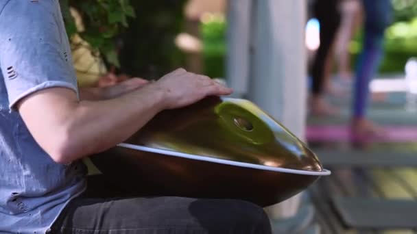 Male Hands Playing Handpan Drum — ストック動画
