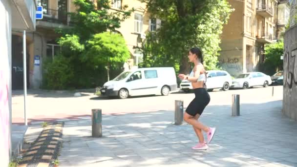 Ajuste Más Tamaño Mujer Joven Saltando Con Saltar Cuerda Aire — Vídeos de Stock