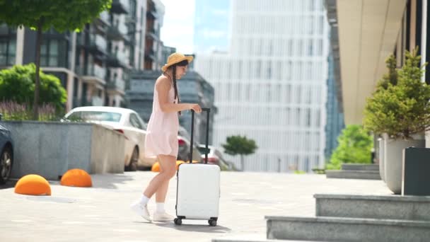 Beautiful Woman White Suitcase Trying Open Door City — Video Stock
