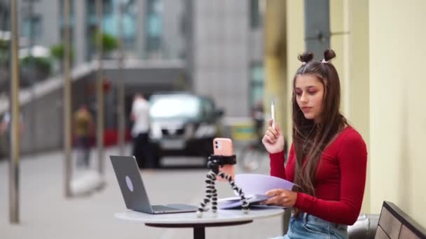 Young Woman Summer Cafe Doing Remote Work Freelancer Woman Small — Vídeo de stock
