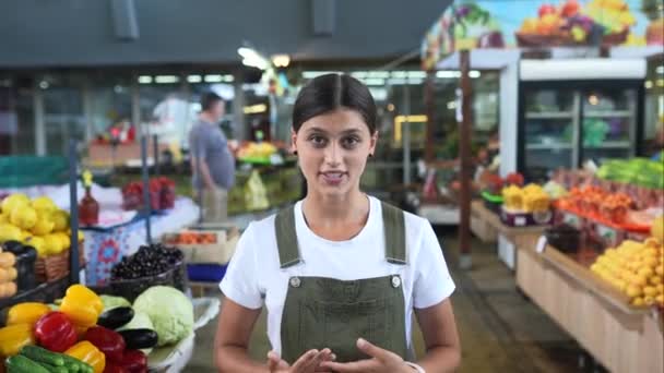 Woman Seller Counter Vegetables — Vídeos de Stock