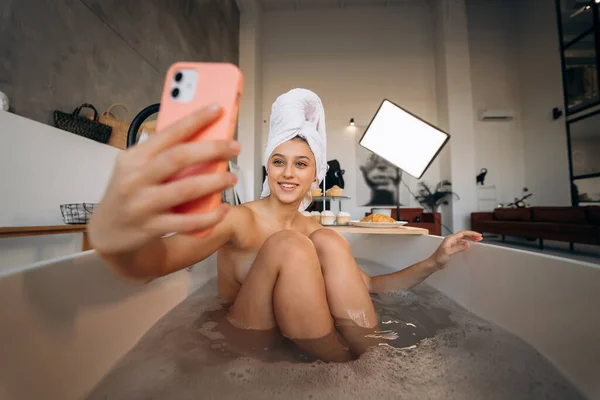 Woman Taking Selfie While Taking Bath —  Fotos de Stock