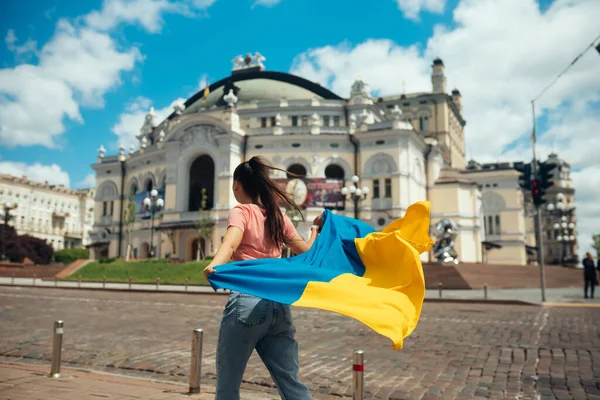 Young Woman National Flag Ukraine Walking City — 图库照片